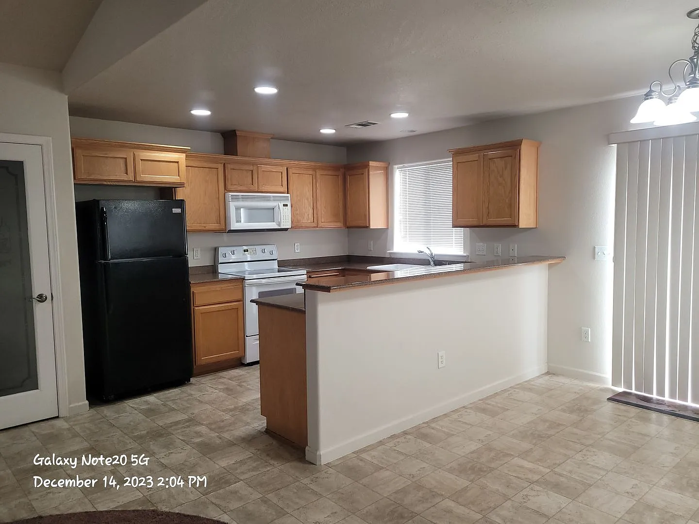 Northwest Medford - 3 Bedrooms 2 Bathroom home — Photo 2