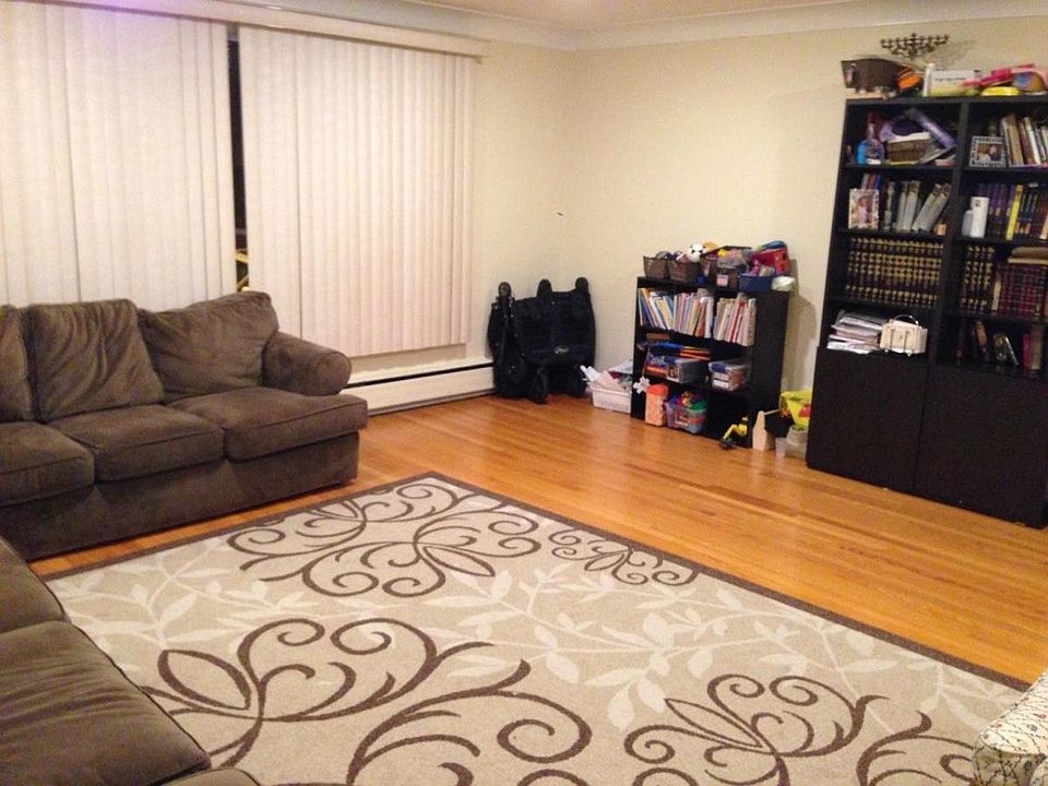 1st image of 6510 N Sacramento Ave #1