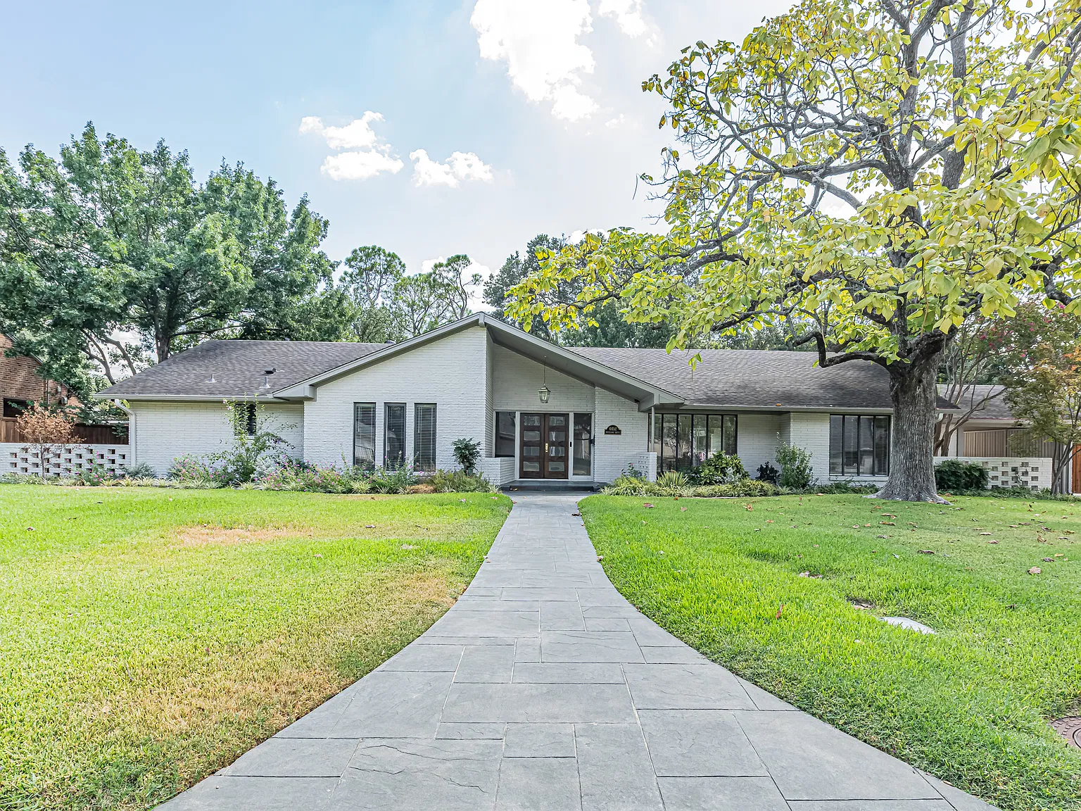 5 bed, 4.5 bath, 3235 sqft, $9,000 — Photo 1