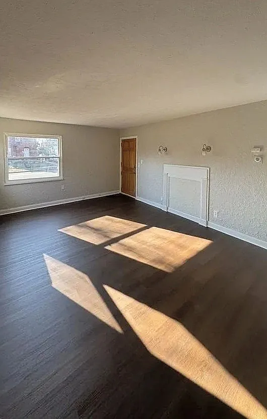 321 W Norman Ave — Photo 2