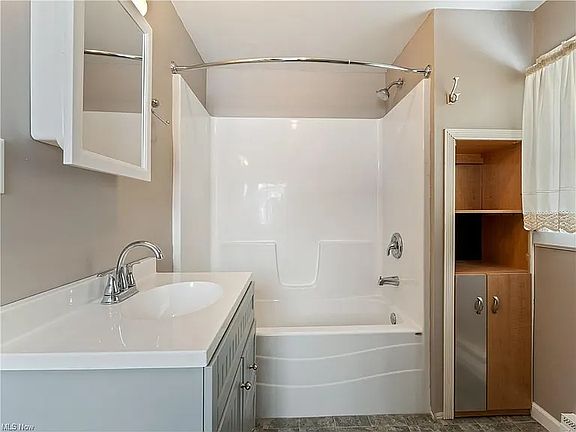5th image of 630 1st St NW