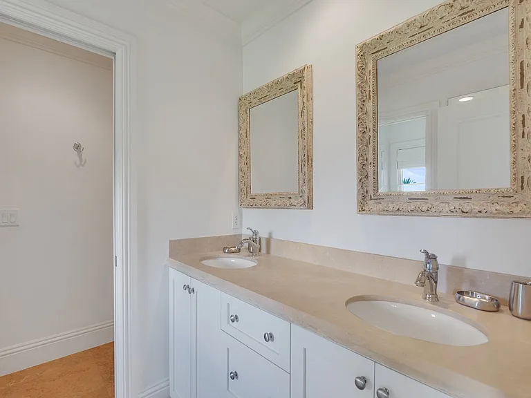 1575 Shorelands Dr E — Photo 11