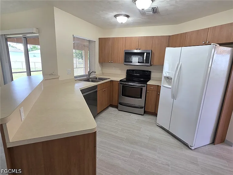 4614 SW 9th Pl — Photo 7