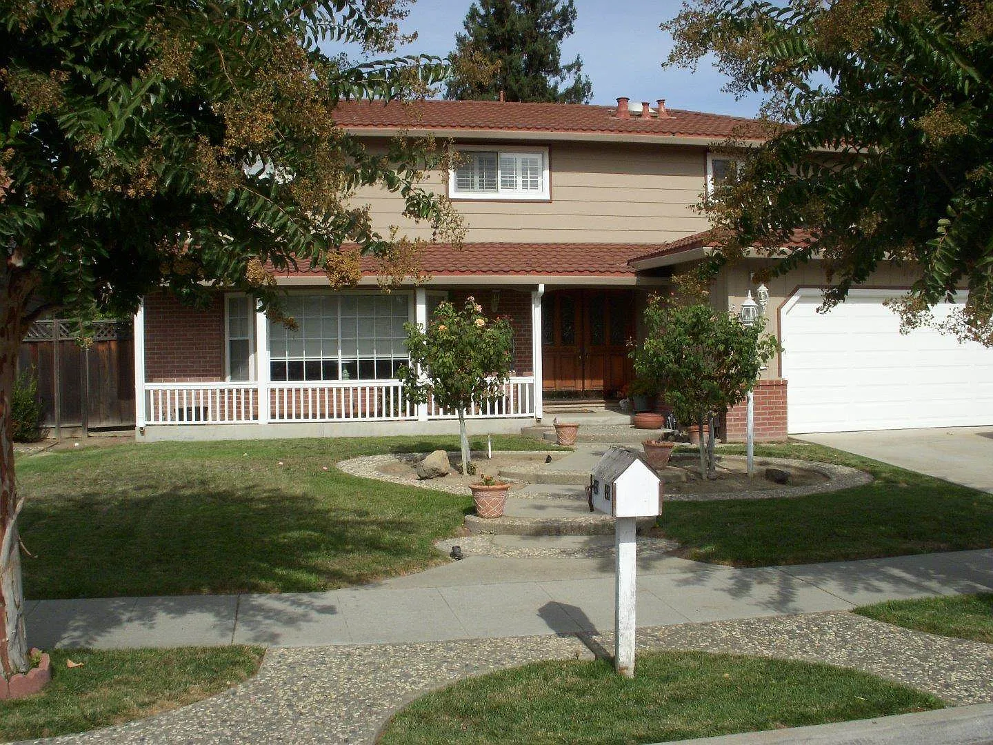 1817 Comstock Ln photo 1