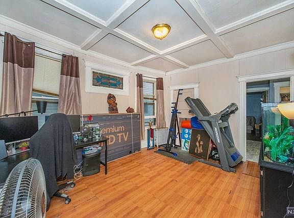 4th image of 184 Hollywood Ave