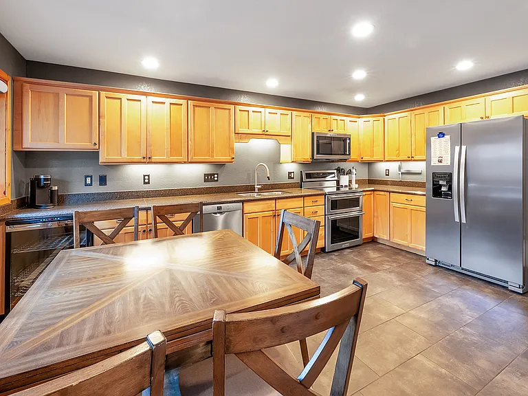 83 Larkspur Ln #B — Photo 16