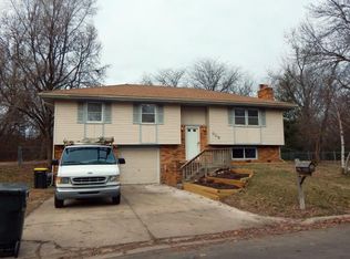 328 Highland Rd, Lansing, KS 66043