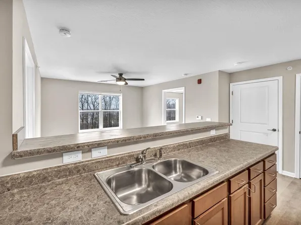 Chesterfield Terrace, 6500 Powers Blvd #215, Cleveland, OH 44129