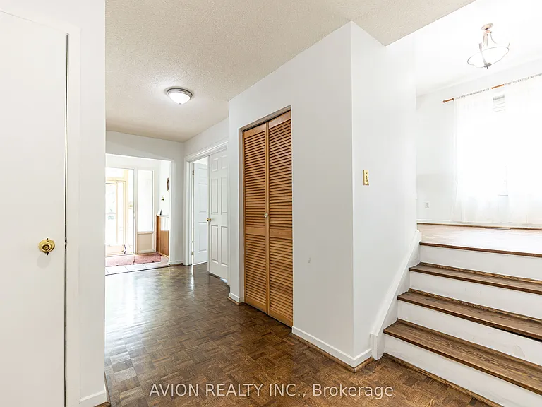 241 Weldrick Rd W — Photo 10