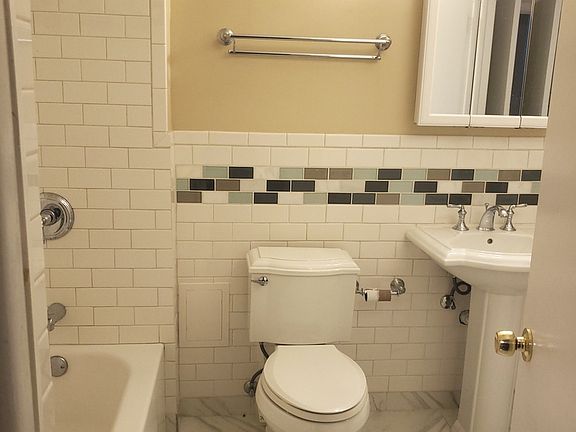 3rd image of 518 W Arlington Pl #1