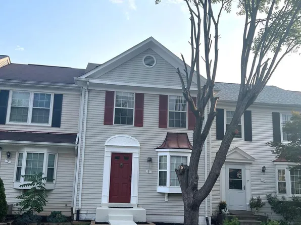 9 Marian Ct, Sterling, VA 20165