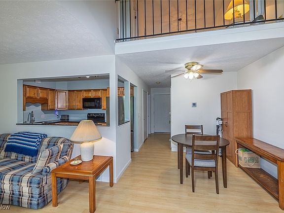 3rd image of 11515 Pearl Rd #B202