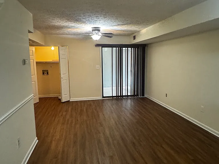 482 Huntington Rd — Photo 27
