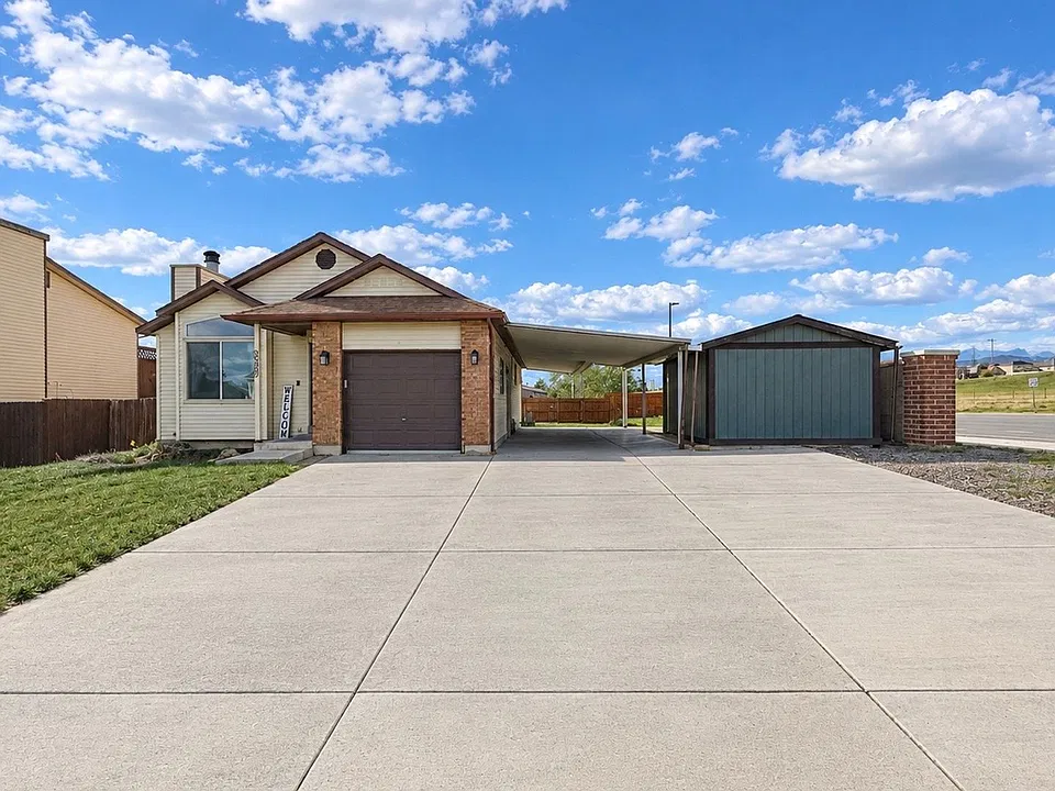 5589 W Lilac Ave