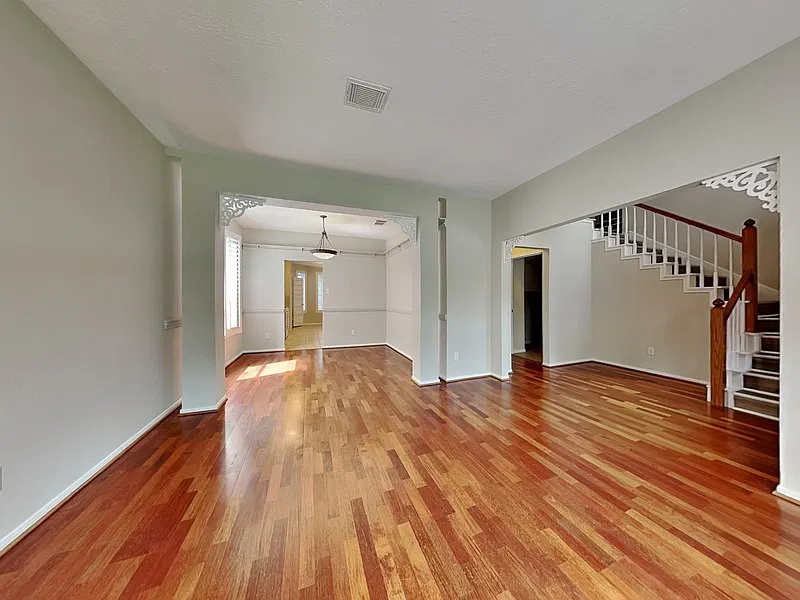 5 bed, 2.5 bath, 2483 sqft, $2,750 — Photo 3