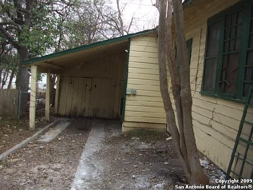3rd image of 1722 N CENTER