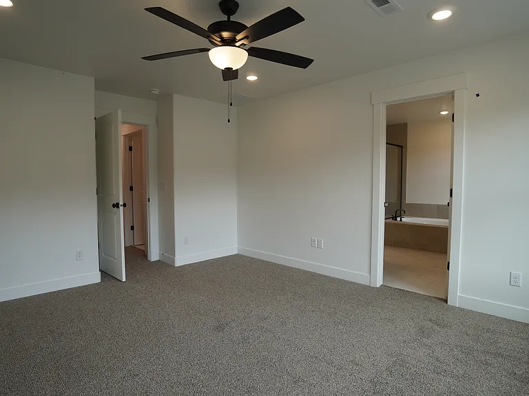 325 N Liberty Ave — Photo 18
