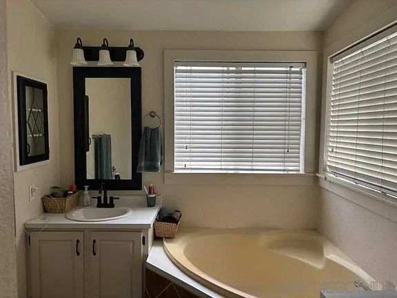 3rd image of 13327 Casa Vista St #97