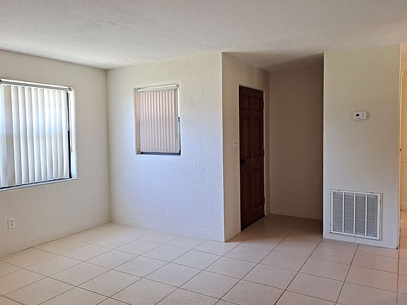 4th image of 2109 Royal Palm Dr