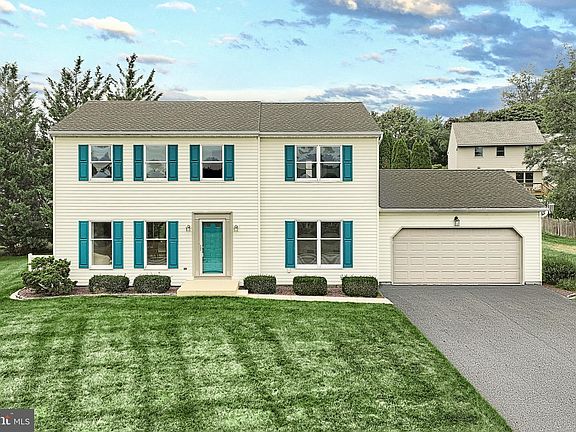 2nd image of 423 White Rose Ln