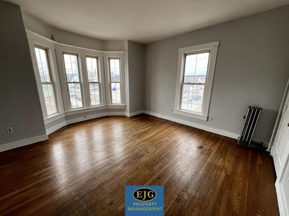 332 Hanover St APT 3