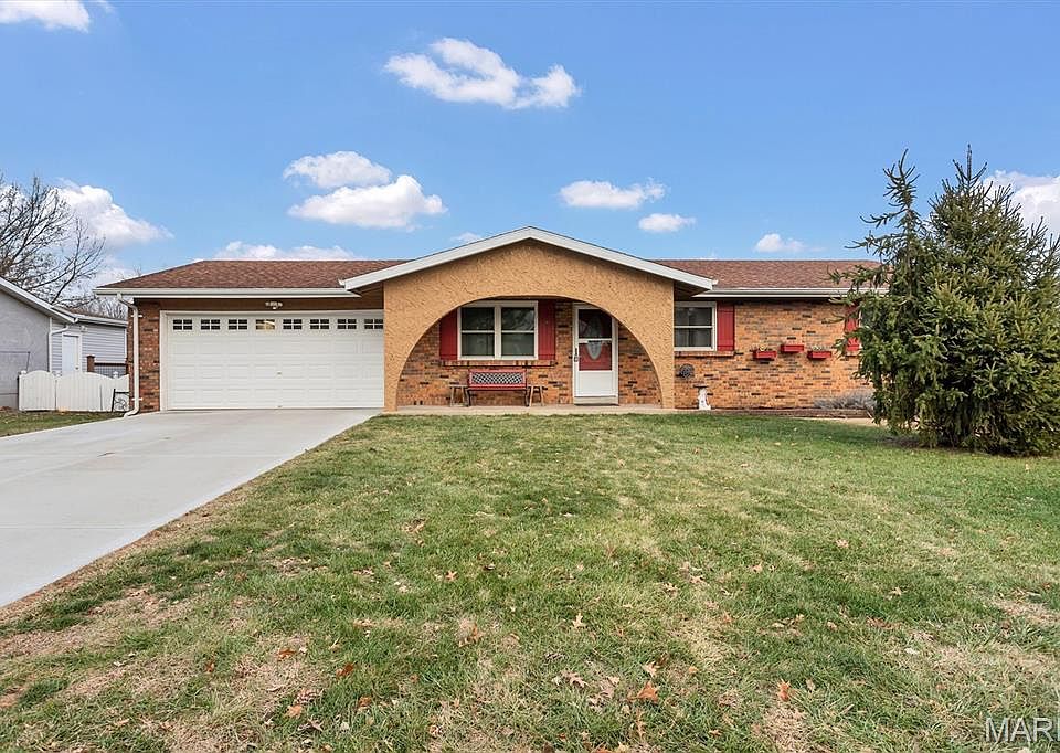 1st image of 934 Silverstone Dr