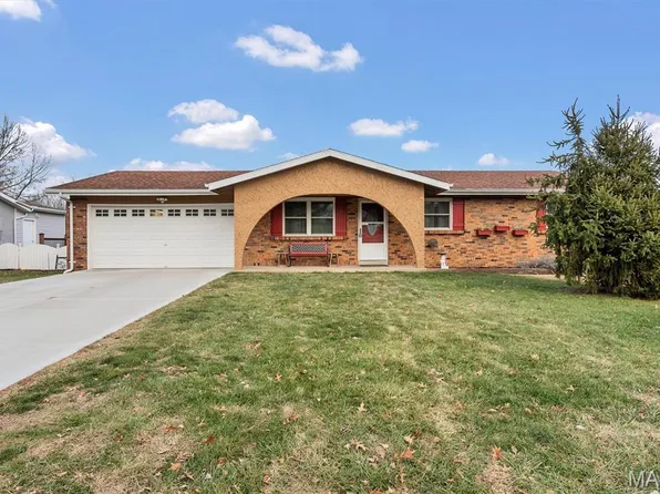 934 Silverstone Dr, Saint Charles, MO 63303