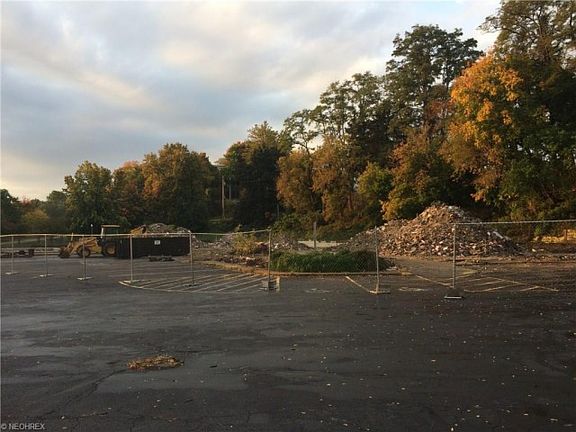 5th image of 33 Mill St