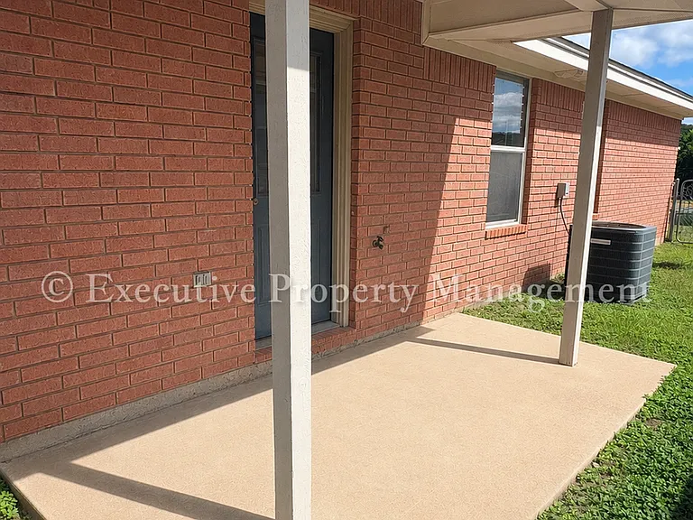 208 Janelle Dr — Photo 31