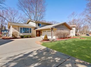 2097 Adams St, Rolling Meadows, IL 60008