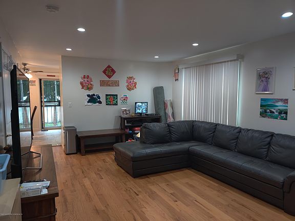 3rd image of 3335 Richmond Avenue