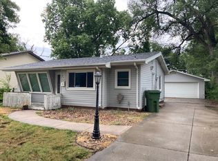 711 E 27th St, Kearney, NE 68847