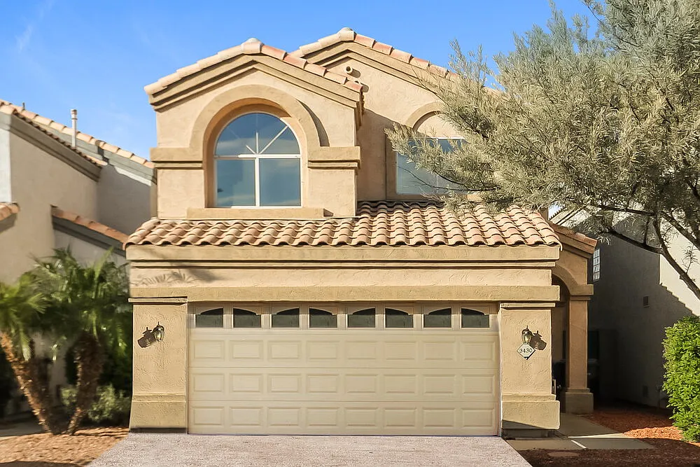 3 bed, 2.5 bath, 1559 sqft, $2,425 — Photo 1