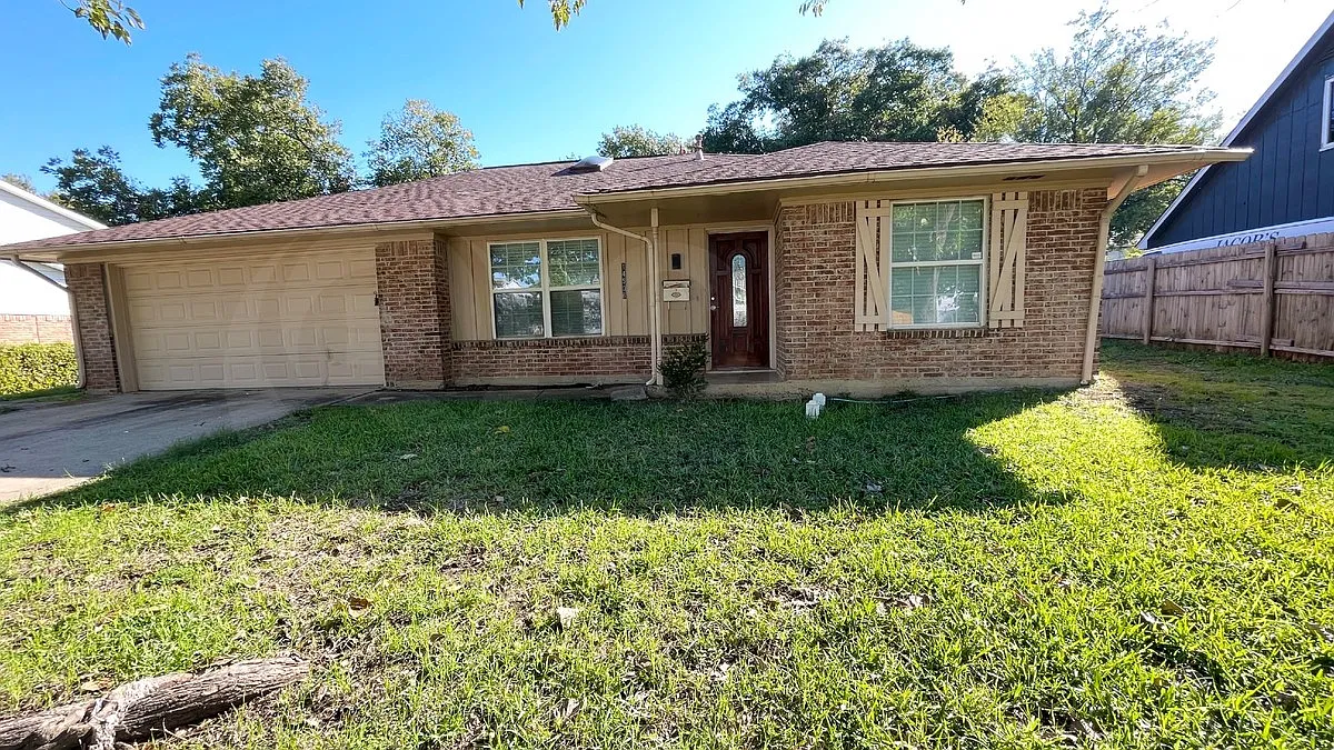 3 bed, 2.0 bath, 1495 sqft, $2,195 — Photo 2