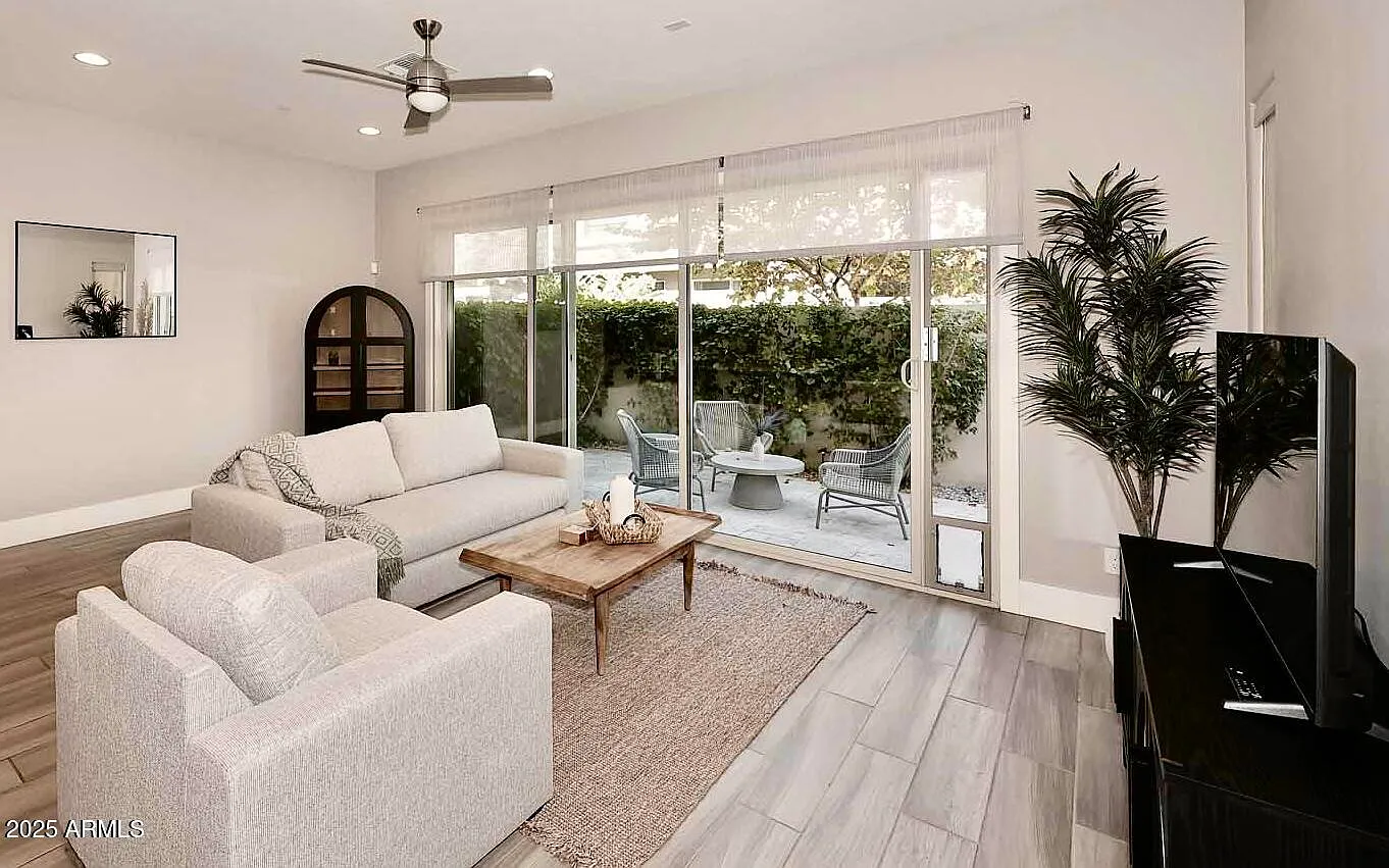 3 bed, 2.5 bath, 1956 sqft, $4,000 — Photo 4