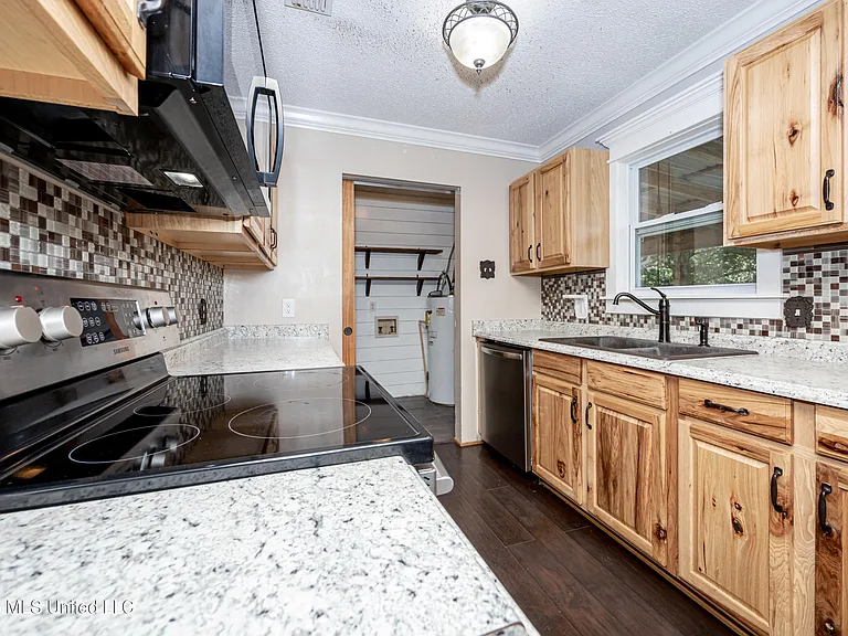 20608 Scarborough Rd — Photo 18
