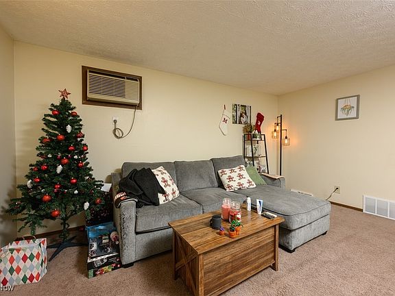 4th image of 325 Stewart Ave NW
