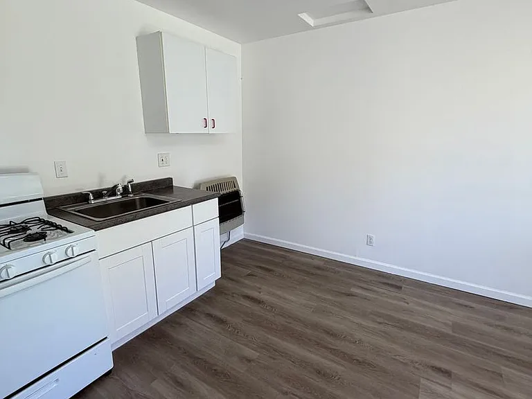 127 Mortimer St #3 — Photo 5