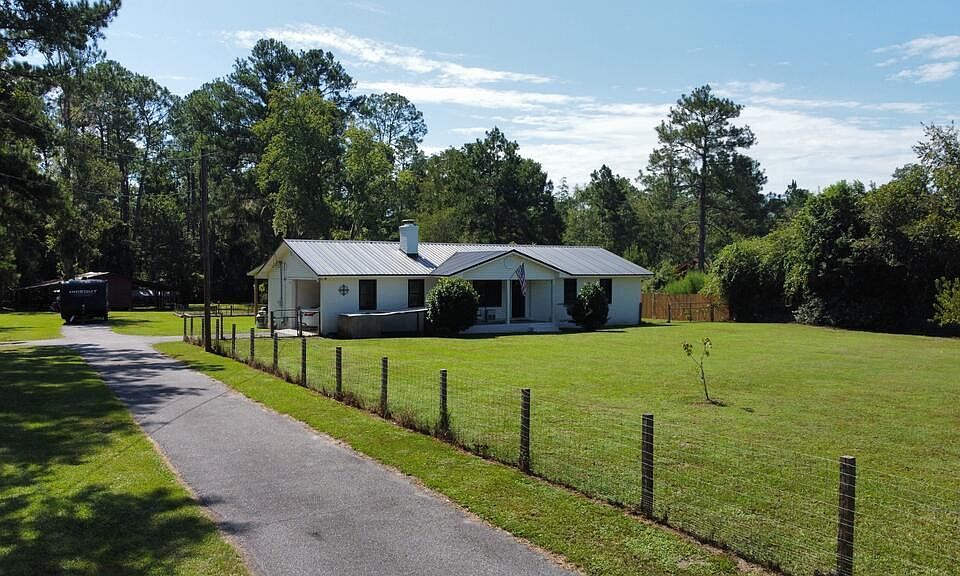 1st image of 3961 Howell Dr