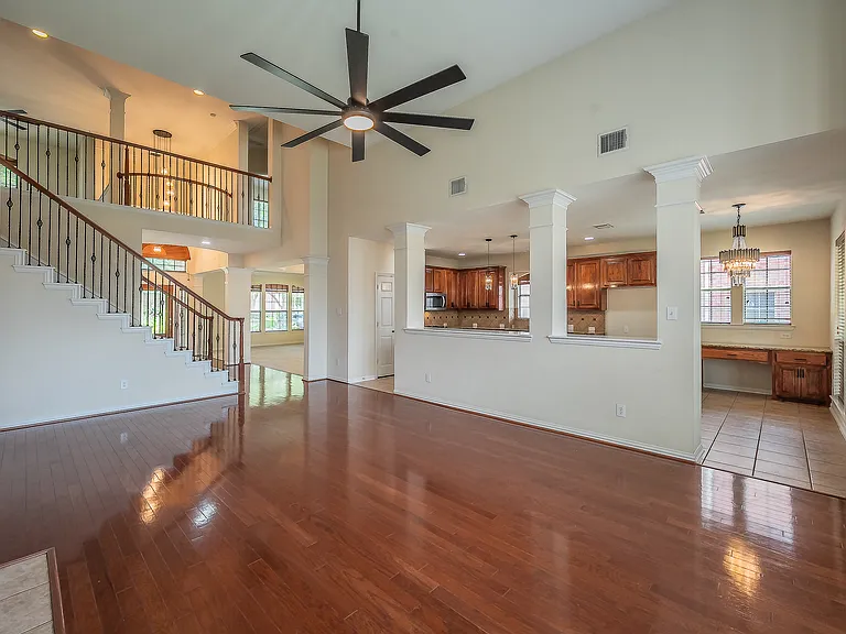 2217 Stonehenge Ln — Photo 8