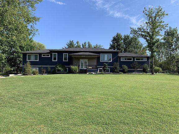 3rd image of 3444 Morton Ln