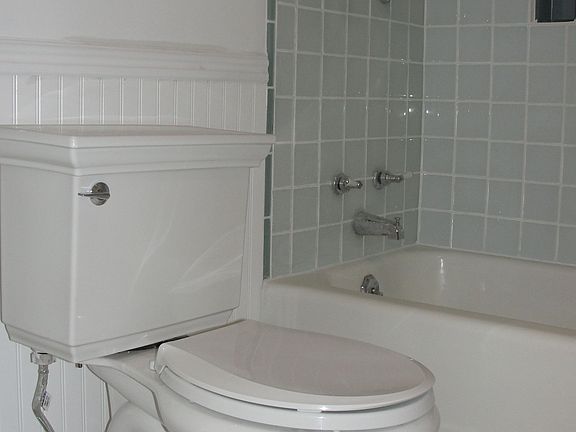 3rd image of 652 Euclid Ave