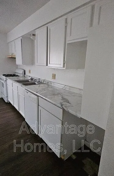 726 N 70th St — Photo 5