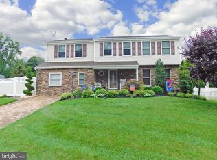 1112 Newport Mews Dr, Bensalem, PA 19020