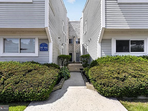 3rd image of 163 Hillcroft Way