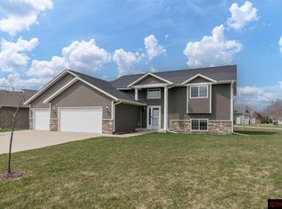 100 Foxfire Dr, Mankato, MN 56001