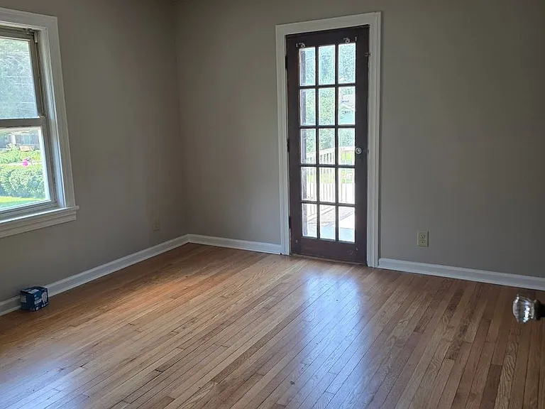 1637 Lawrence Ave #&-1639 — Photo 7