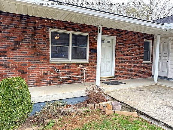 3rd image of 1107 E Village Dr