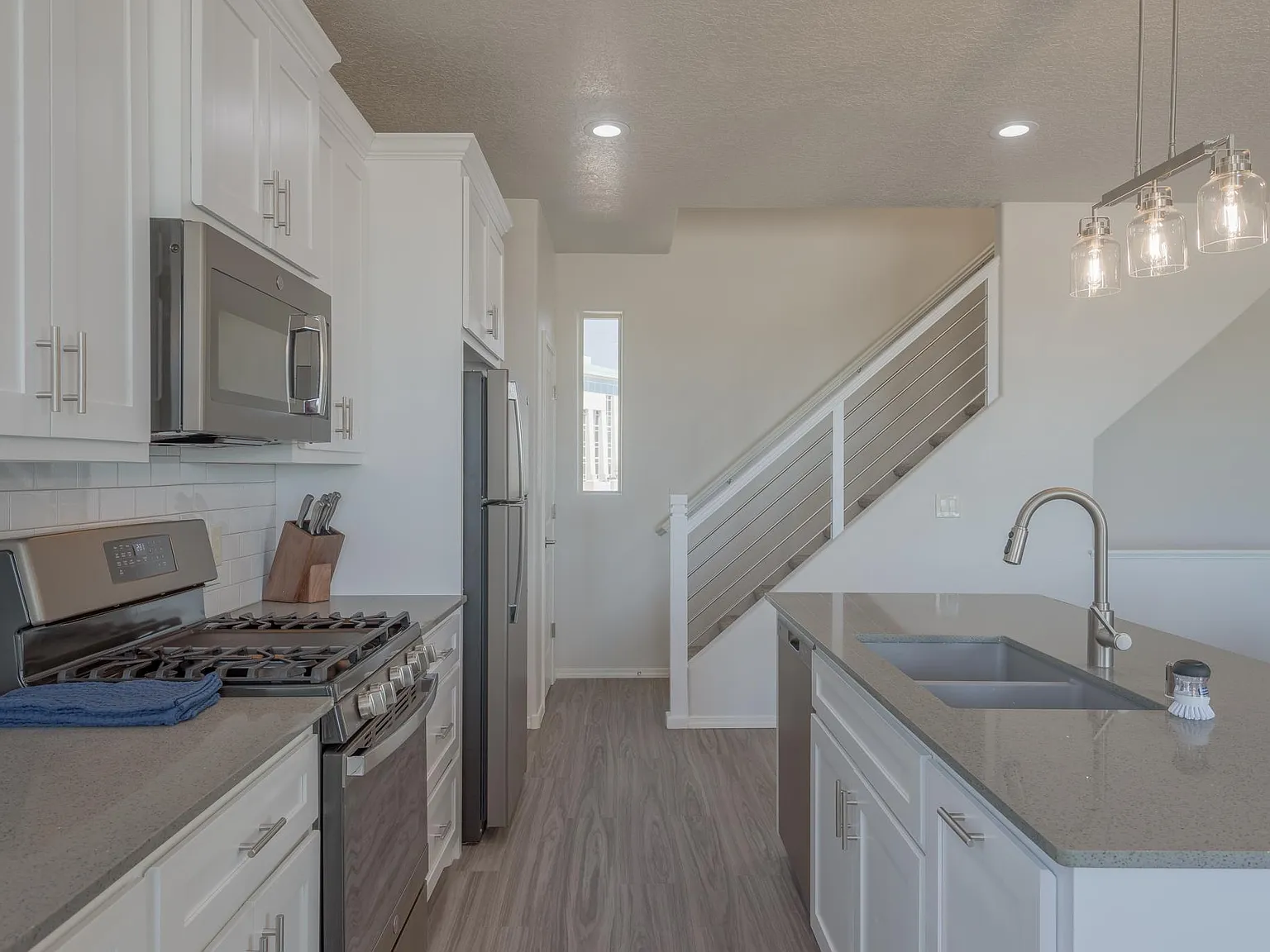 3 bed, 2.5 bath, 2043 sqft, $2,850 — Photo 4