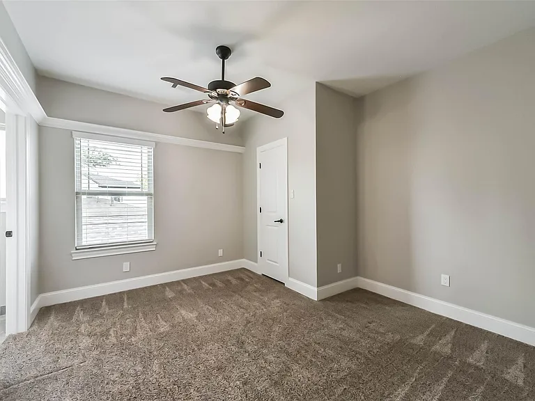 1317 Chantilly Ln — Photo 40